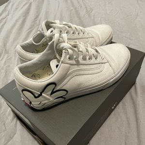 7.5W Disney Vans